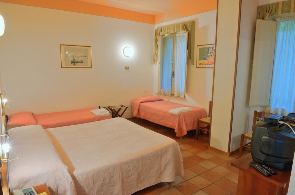 Albergo Ristorante Ferretti Monteluco Room photo