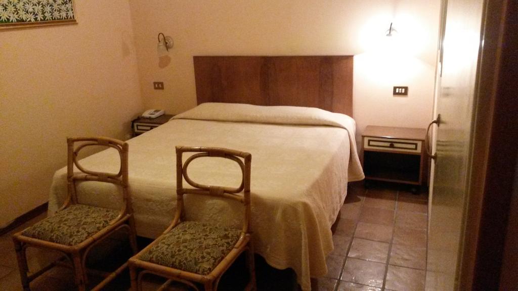 Albergo Ristorante Ferretti Monteluco Room photo