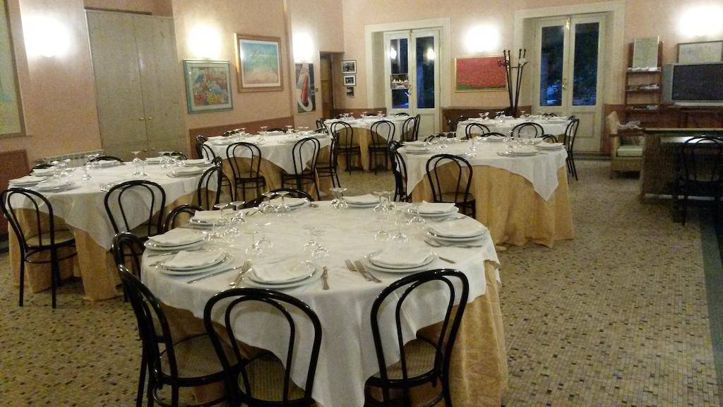 Albergo Ristorante Ferretti Monteluco Exterior photo