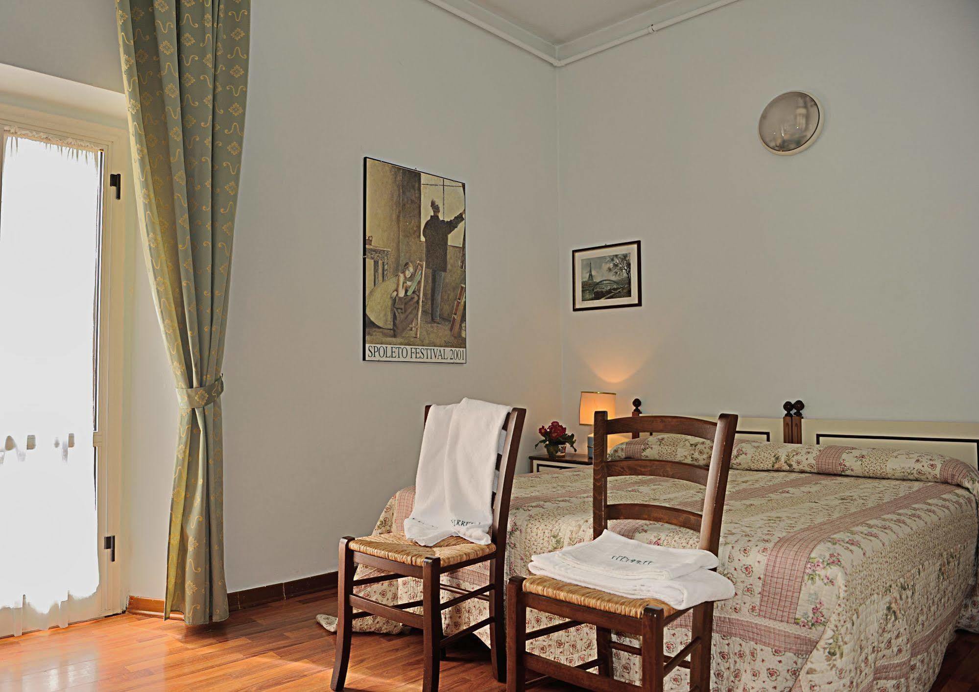 Albergo Ristorante Ferretti Monteluco Exterior photo