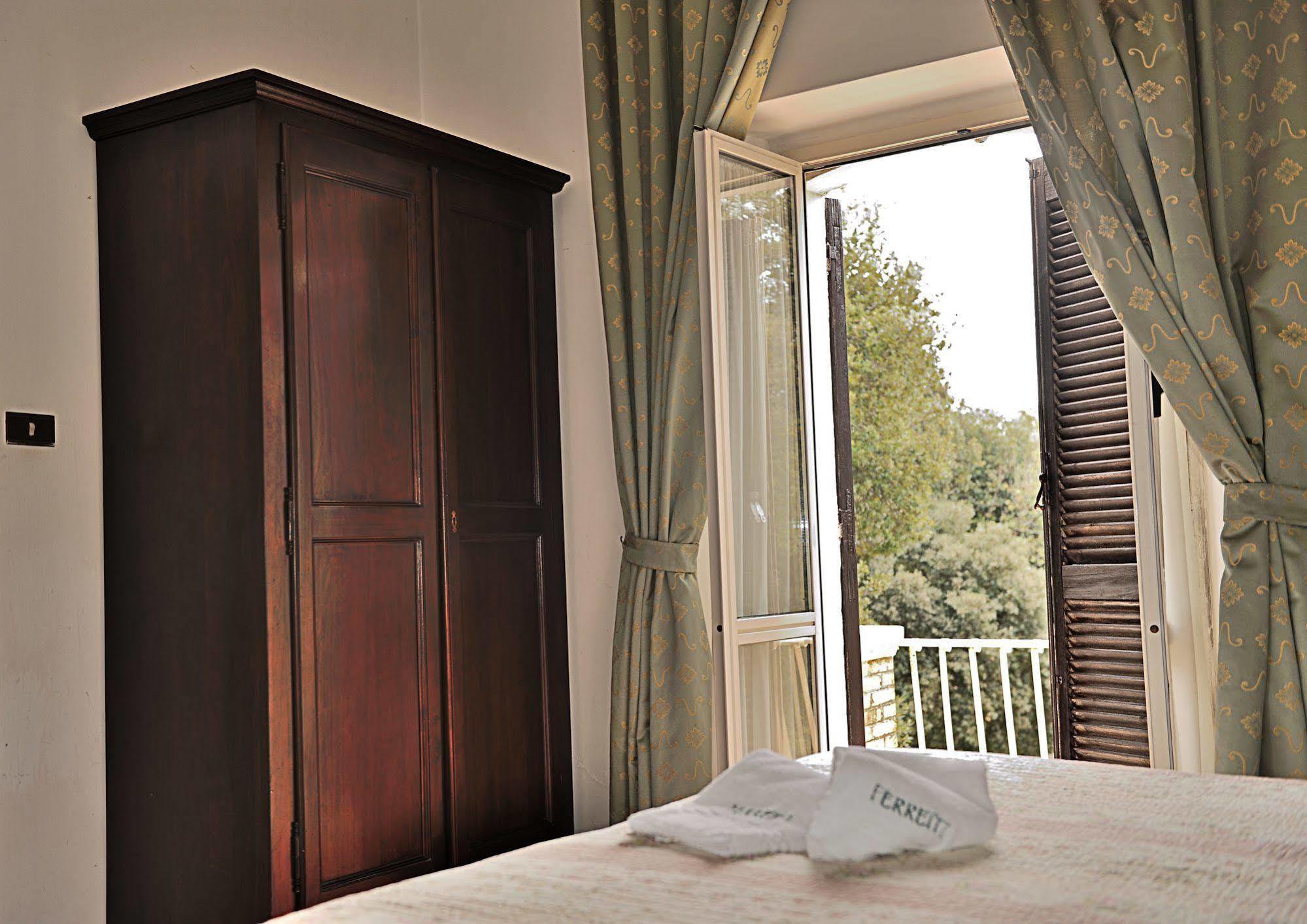 Albergo Ristorante Ferretti Monteluco Exterior photo