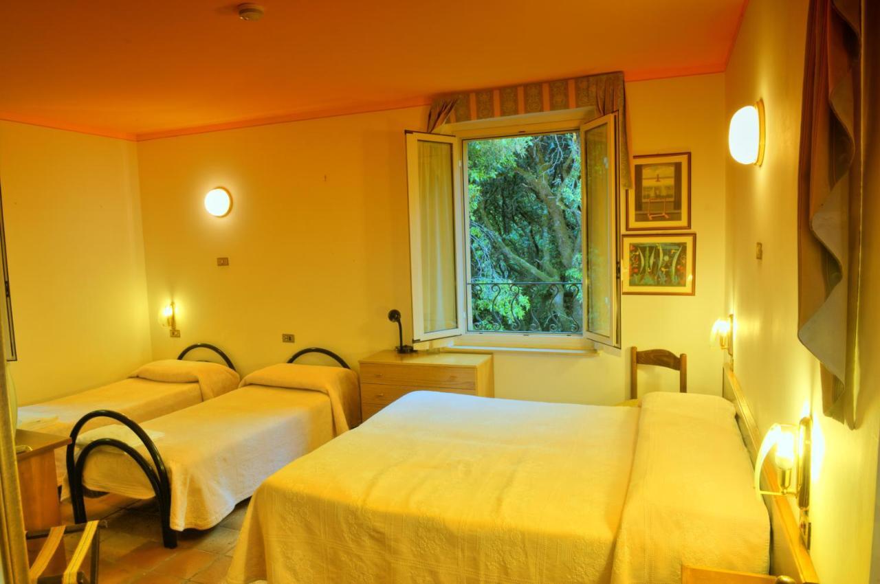Albergo Ristorante Ferretti Monteluco Room photo